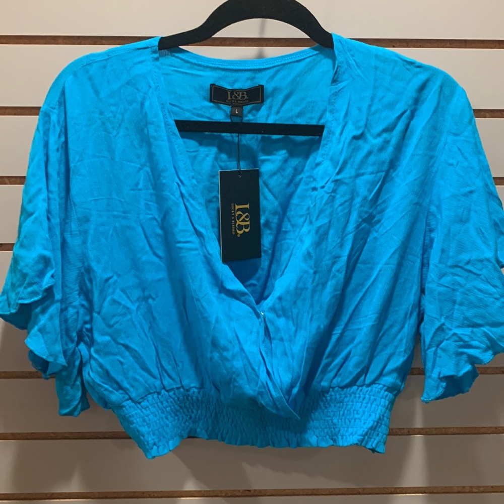 Cropped blue gauze shirt. Size L. New w tags